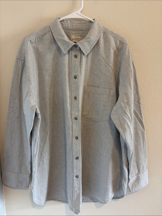 Universal Thread Tops - Universal Thread Long-Sleeve Button Down Shirt.     100% Cotton